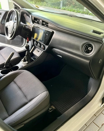 Toyota Corolla cena 33000 przebieg: 254000, rok produkcji 2016 z Warszawa małe 121
